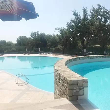 The Of Color - With Pool بيت للعطل مانربا ديل جاردا